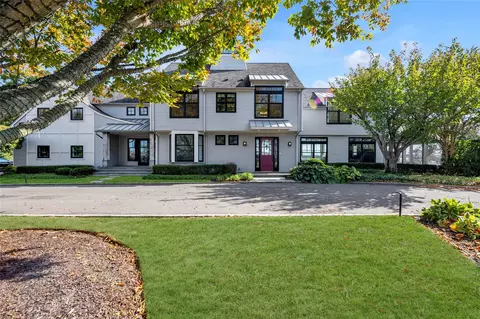 23 Plum Beach Point Rd, North Hempstead, NY 11050
