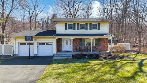 4 Homelawn Ct, Ramapo, NY 10977