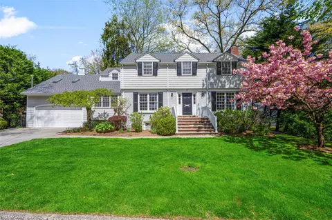 27 Pine Brook Dr, Larchmont, NY 10538