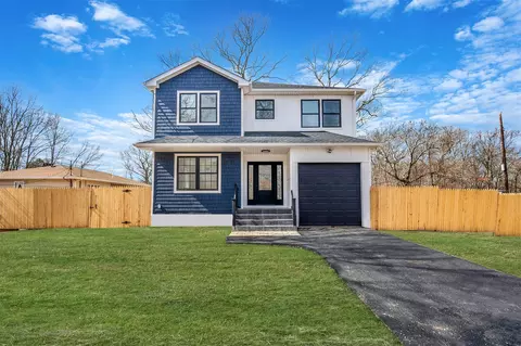 40 Hawkins Ave, Medford, NY 11763