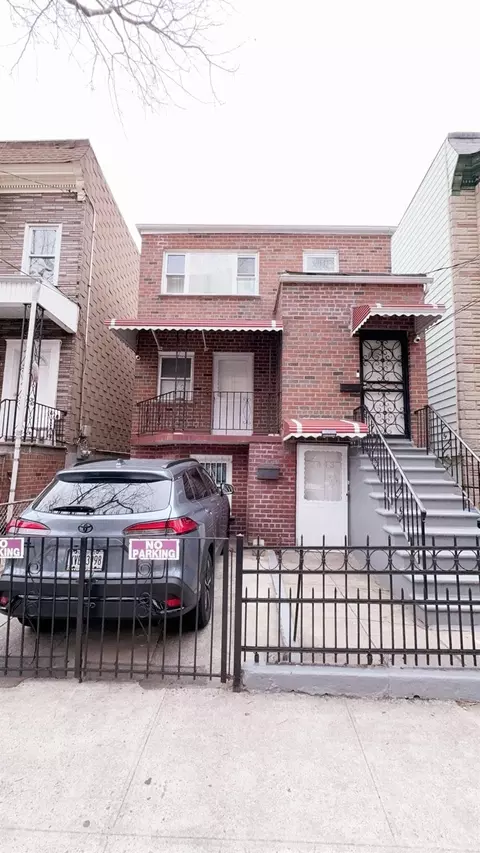 2443 Maclay Ave, New York, NY 10461