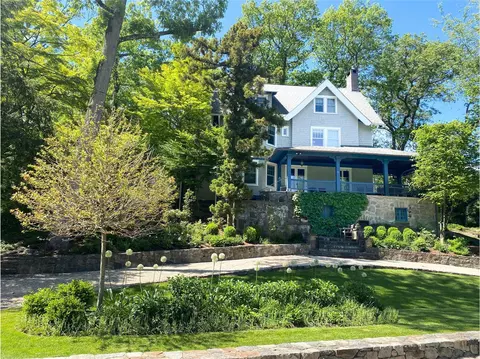 95 Dogwood Ln, Rye, NY 10580