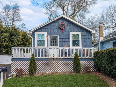 15 Kirby Ln, Lake Ronkonkoma, NY 11779