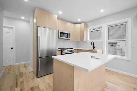 122-54 Grayson St, New York, NY 11413