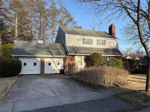 24 High St, North Hempstead, NY 11596