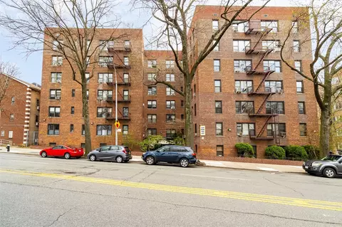 2244 Bronx Park E #2K, New York, NY 10467