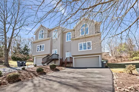 6 Horizon Ct, Highland Mills, NY 10930