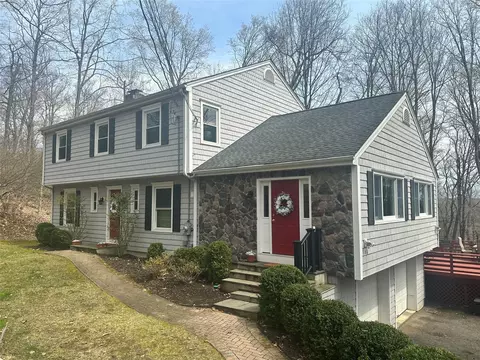 12 Kavey Ln, North Castle, NY 10504