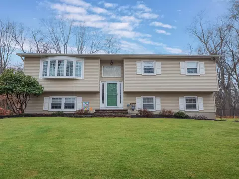 9 Mill Creek Rd, Clarkstown, NY 10956