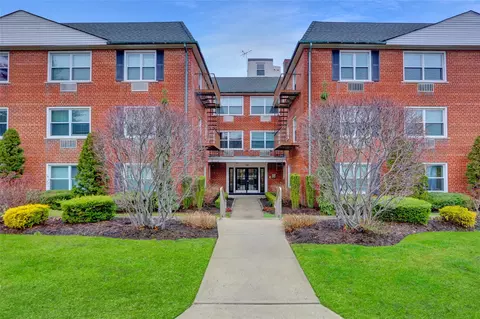 124 S S Park #3X, Hempstead, NY 11570