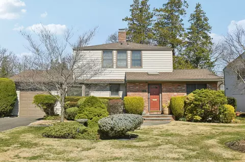 74 Argyle Rd, North Hempstead, NY 11507