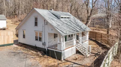 5 Pohndorf Dr, Old Chatham, NY 12136