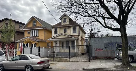 181-10 93rd Ave, New York, NY 11423