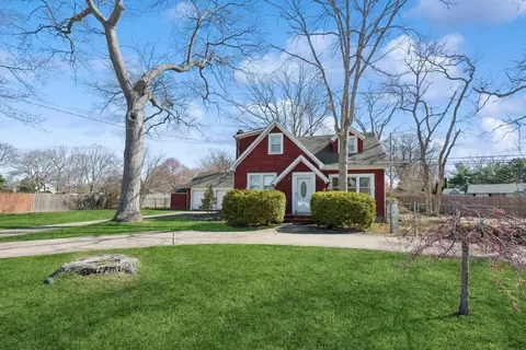 225 Terry Rd, Sayville, NY 11782