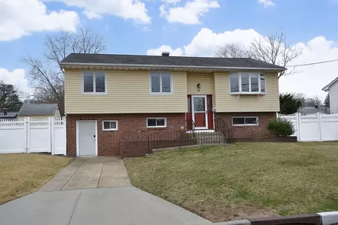 10 Bea Ave, Lake Ronkonkoma, NY 11779