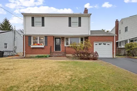 17 James St, Huntington Station, NY 11746