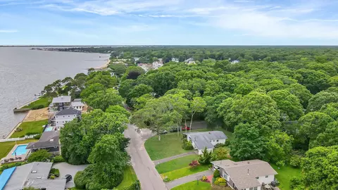 22 Romana Dr, Hampton Bays, NY 11946