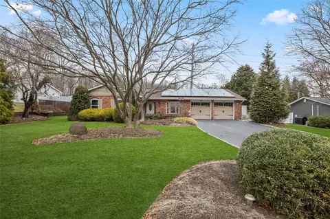 71 Katherine St, Port Jefferson Station, NY 11776