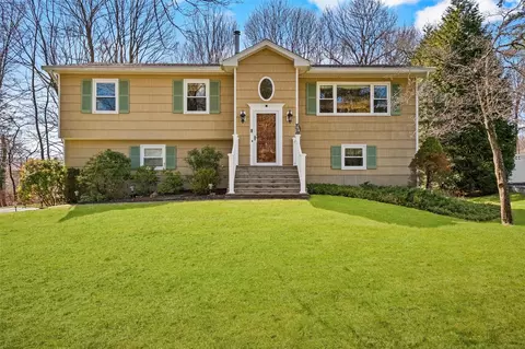2861 Mead St, Yorktown, NY 10598