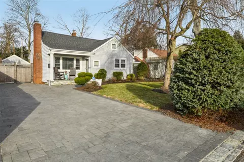 170 Seville Blvd, Sayville, NY 11782