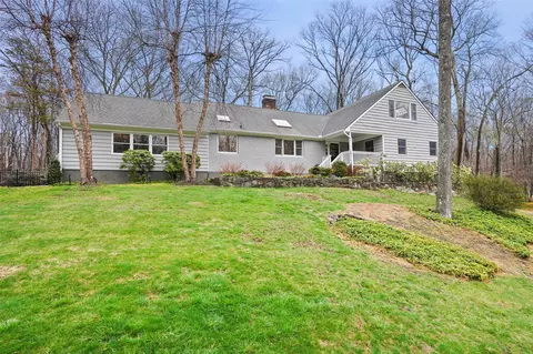 139 Brook Farm Rd E, Pound Ridge, NY 10576