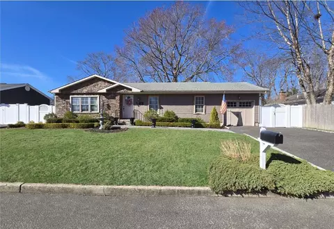 1568 Carl Ave, Holbrook, NY 11741