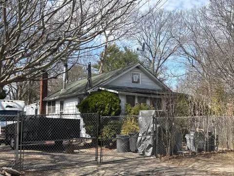34 Midland Ave, Mastic, NY 11950