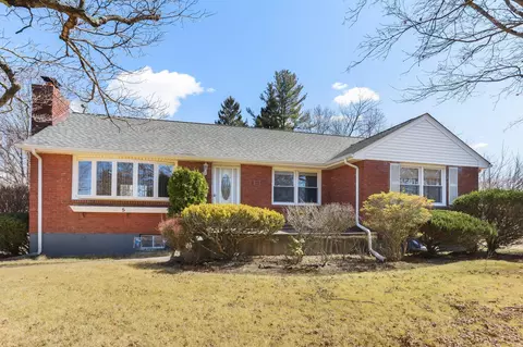 5 Boniello Dr, Mahopac, NY 10541