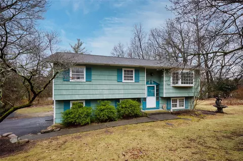 5 Violet Ct, Ramapo, NY 10901