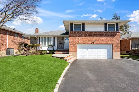 6 Leonard Rd, Syosset, NY 11791
