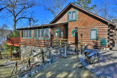 130 Woods Rd, Greenwood Lake, NY 10925