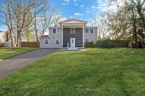 19 Beach Ave, Port Jefferson Station, NY 11776