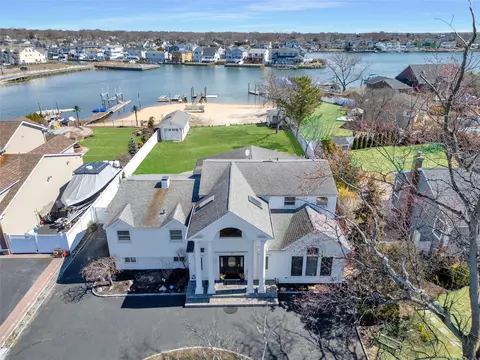 169 Ocean Ave, Massapequa, NY 11758