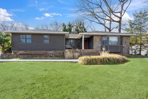 67 Randolph Dr, Dix Hills, NY 11746