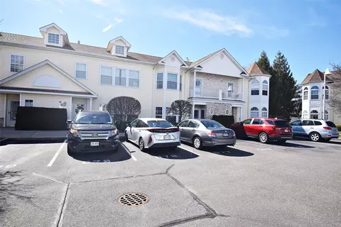 603 Narragansett Villas Dr, Lindenhurst, NY 11757