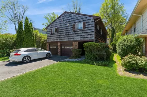 172 Steamboat Rd, North Hempstead, NY 11024