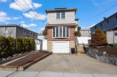 3937 Little Neck Pkwy, New York, NY 11363