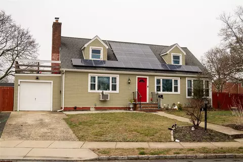 2 Circle Dr E, Baldwin, NY 11510