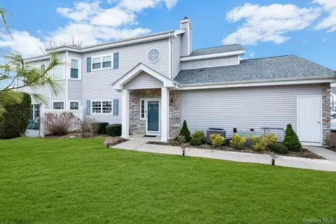 521 Highland Ct #521, Moriches, NY 11955