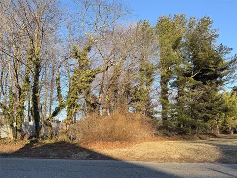 Lincoln Avenue, Islip, NY 11782