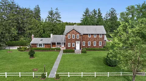 108 S Country Rd, Remsenburg, NY 11960