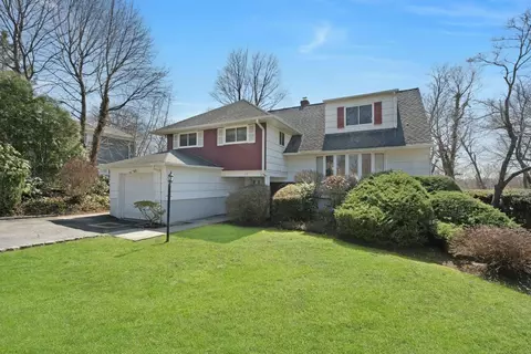 17 Bonnie Briar Rd, Greenburgh, NY 10607