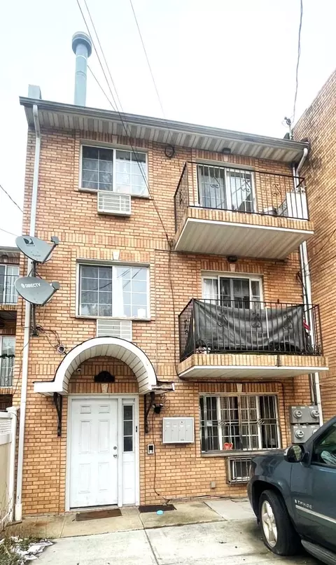 9321 197th St, New York, NY 11423