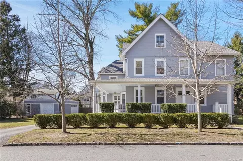 9 Dobbs Ter, Scarsdale, NY 10583