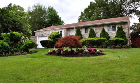 804 Commack Rd, Brentwood, NY 11717