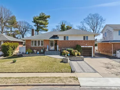 308 Nimitz St, Jericho, NY 11753 photo 1