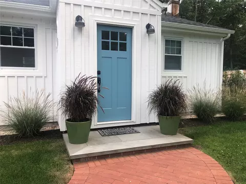 28 Kyle Rd, Hampton Bays, NY 11946