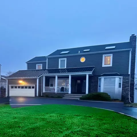 4 Bonnie Ct, Merrick, NY 11566