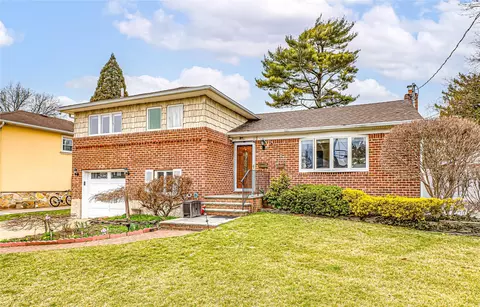 18 Tudor Rd, Hicksville, NY 11801