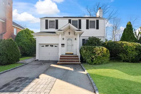 26 Steamboat Rd, North Hempstead, NY 11024